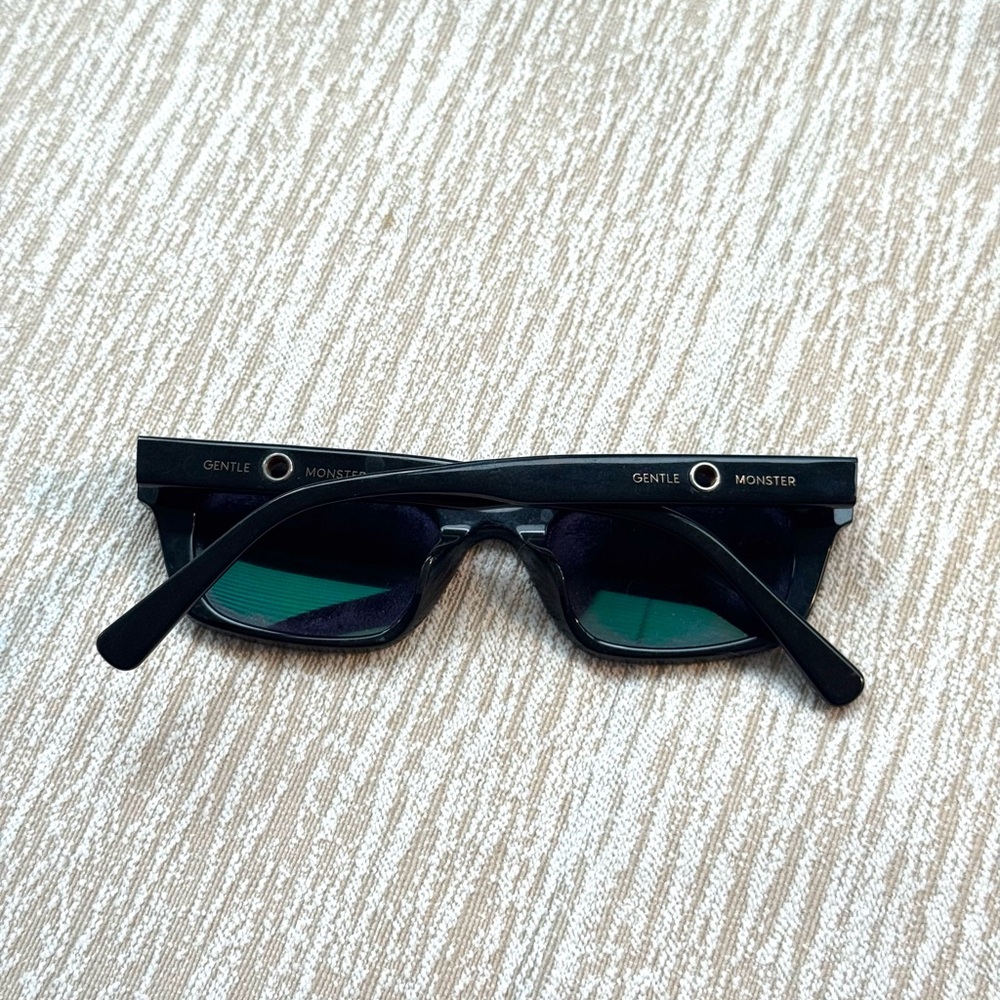 GENTLE MONSTER x Jennie ‘1996’ Black Sunglasses (Re-Posh) - Picture 13 of 14